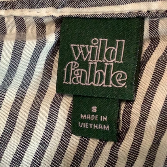 Wild Fable Size Small Monochrome Striped Shirt. Preloved - Picture 6 of 7